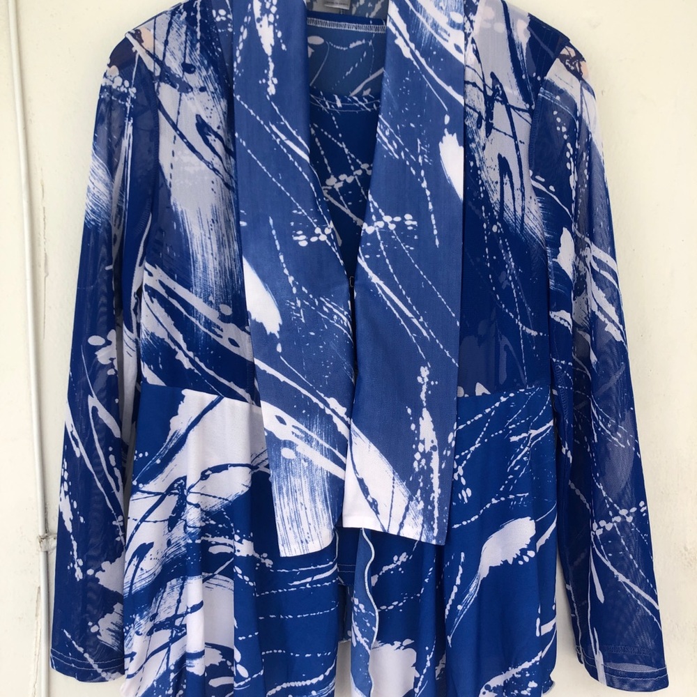 Damee blue and white twin set